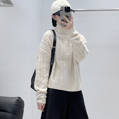 高配重工绞花高领浣熊绒衫