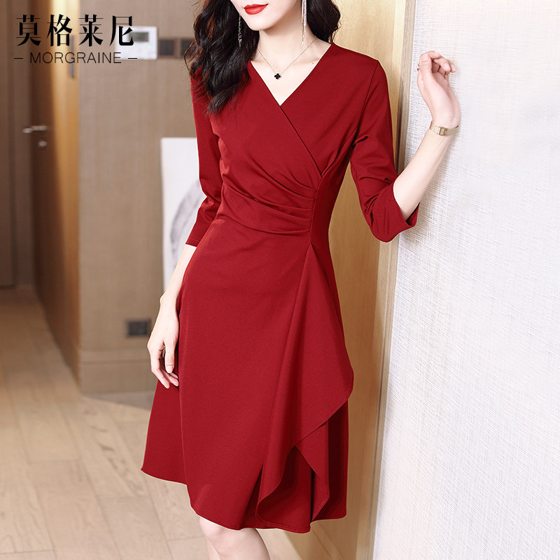 红色连衣裙女神范2020年初秋新款V领收腰显瘦减龄气质红裙子秋季