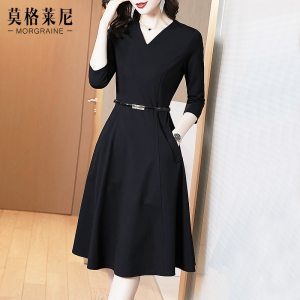 气质赫本风小黑裙2026年秋季新款黑色修身显瘦高级感连衣裙女春秋