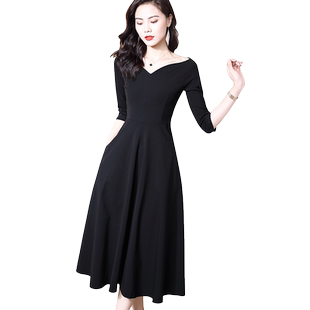 2026秋季新款收腰赫本风小黑裙礼服女气质一字肩黑色连衣裙高级感