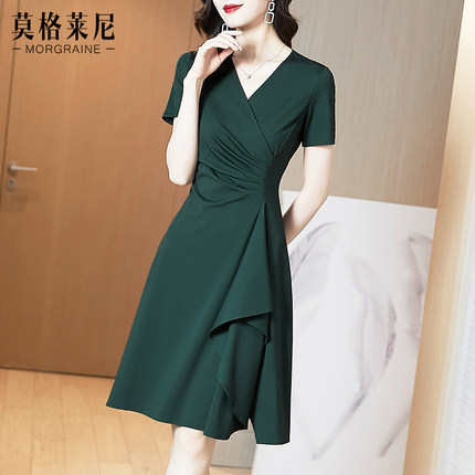 2026年新款夏季墨绿色复古气质v领收腰显瘦荷叶边赫本风连衣裙女