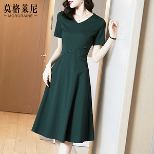 法式显瘦连衣裙2026新款女夏季赫本风高级感复古气质v领收腰裙子
