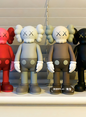 mand kaws公仔手办潮玩kwas站立桌面摆件考斯居家艺术装饰现货