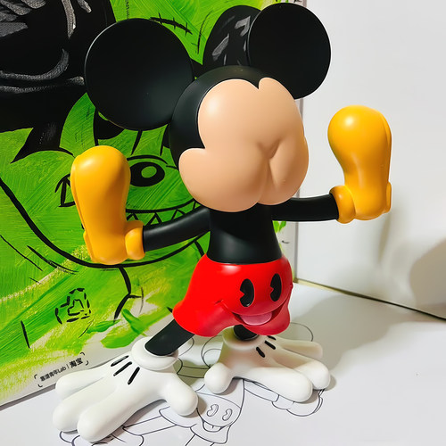 屁股长脸上米奇恶搞潮玩公仔雕塑