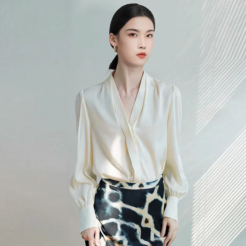 2026新款法式重磅桑蚕丝上衣春季小众设计感灯笼袖V领真丝衬衫女