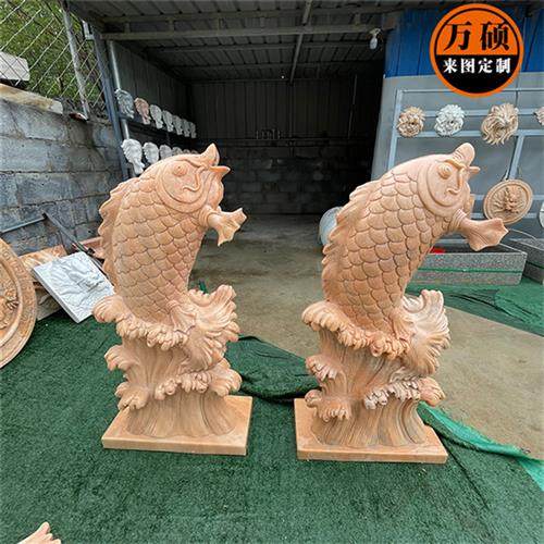 石雕鱼摆件晚霞红景观动物石雕石材雕刻喷水鲤鱼地产小品装饰