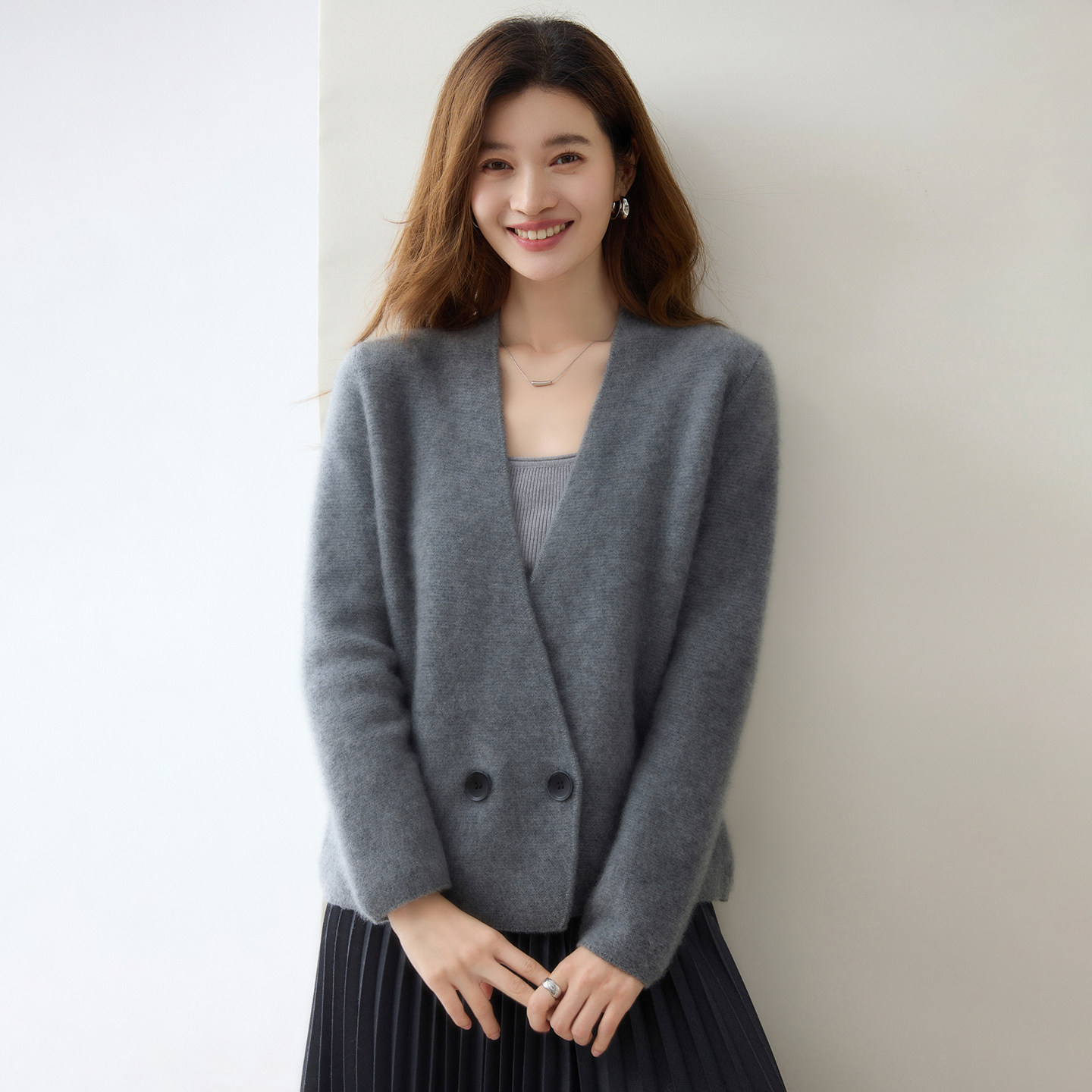 秋冬山羊绒V领加厚显瘦开衫女