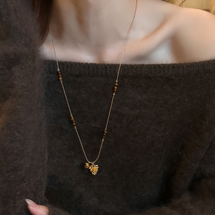 复古轻奢虎眼石松果吊坠项链女2025新款爆款长款毛衣链颈链配饰品