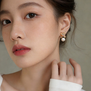 轻奢彩钻珍珠耳钉女2026新款爆款耳环高级感气质大气精致小众耳饰