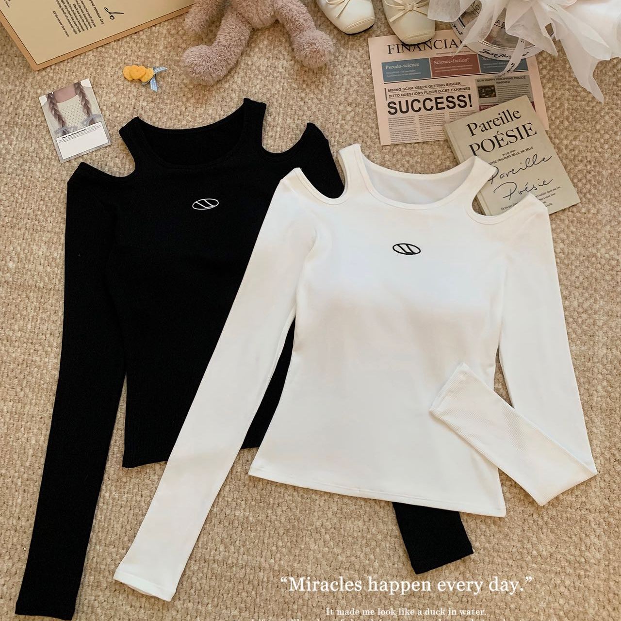 秋冬加厚露肩磨毛长袖T恤女带胸垫一体免穿文胸运动洋气打底上衣