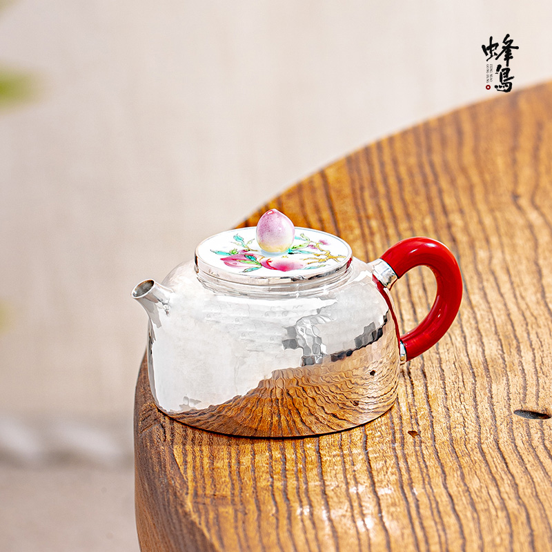 名匠优选  漆把玛瑙桃子钮粉彩瓷盖锤纹小壶