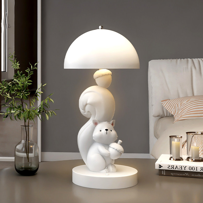 可爱松鼠台灯摆件客厅床头灯卧室小夜灯高级感小众装饰生日礼物