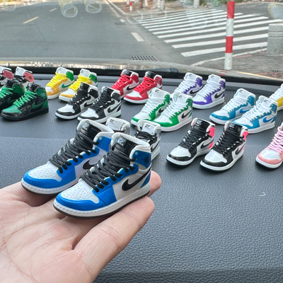 精品迷你立体小模型鞋墙车载装饰品创意挂件篮球鞋手办摆件礼物