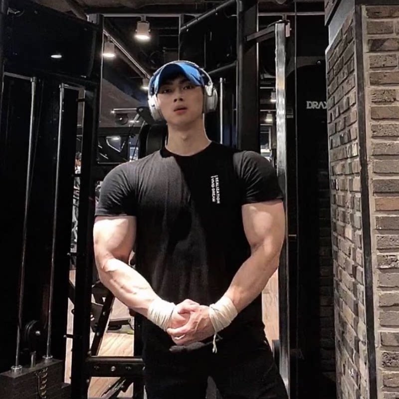 肌肉雪豹新款运动t恤港风帅气圆领上衣纯色休闲男训练篮球健身服