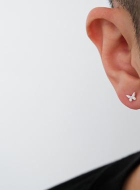 FourPin雕刻小蝴蝶耳钉小众设计感甜酷Ins简约风S925银耳骨钉男女