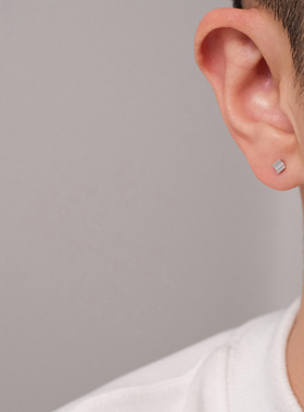 FourPin镜面弯曲耳钉小众设计感气质轻奢Ins简约风S925银耳饰男女