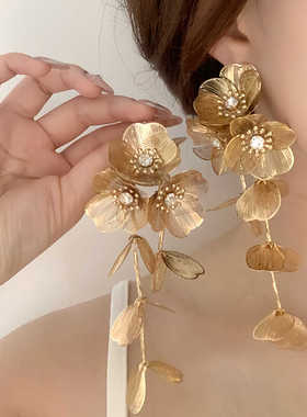 度假风金属花朵耳环女2024新款高级感流苏耳钉中国风夸张新娘耳钉