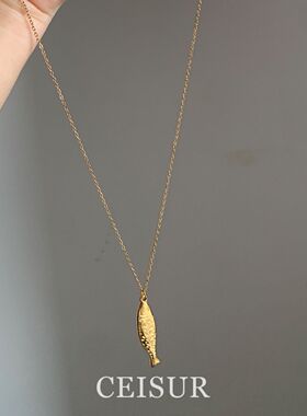 可爱金色小鱼项链轻奢高级感锁骨链时尚个性百搭简约气质毛衣链女