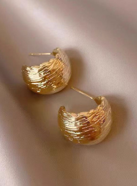 几何C形金属褶皱豆豆耳钉2024年新款复古高级设计耳环女