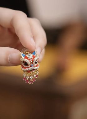 瑞狮呈祥醒狮红色耳钉高级感轻奢耳环2026过新年国风流苏耳夹耳饰