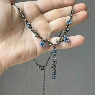 夏季氛围感中古小花项链新款2025爆款简约森系锁骨链古着复古颈链