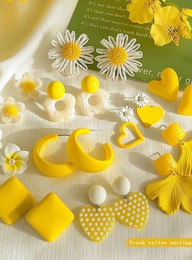 多巴胺黄色花朵耳环女2025年新款爆款高级感耳钉网红温柔气质耳饰