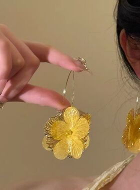 新款超仙花朵耳环2025夸张高级爆款复古设计耳饰度假耳钉气质