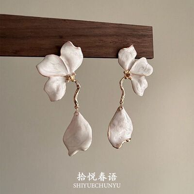 「月白旧事」复古白色花瓣流苏耳钉女小众设计高级感夸张大气耳夹