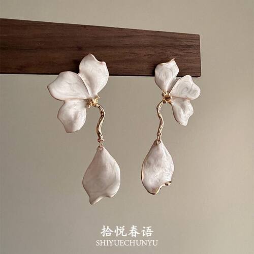 「月白旧事」复古白色花瓣流苏耳钉女小众设计高级感夸张大气耳夹