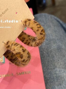 港风时尚方圆脸适合的耳环2024新款复古秋冬豹纹高级感咖色耳饰