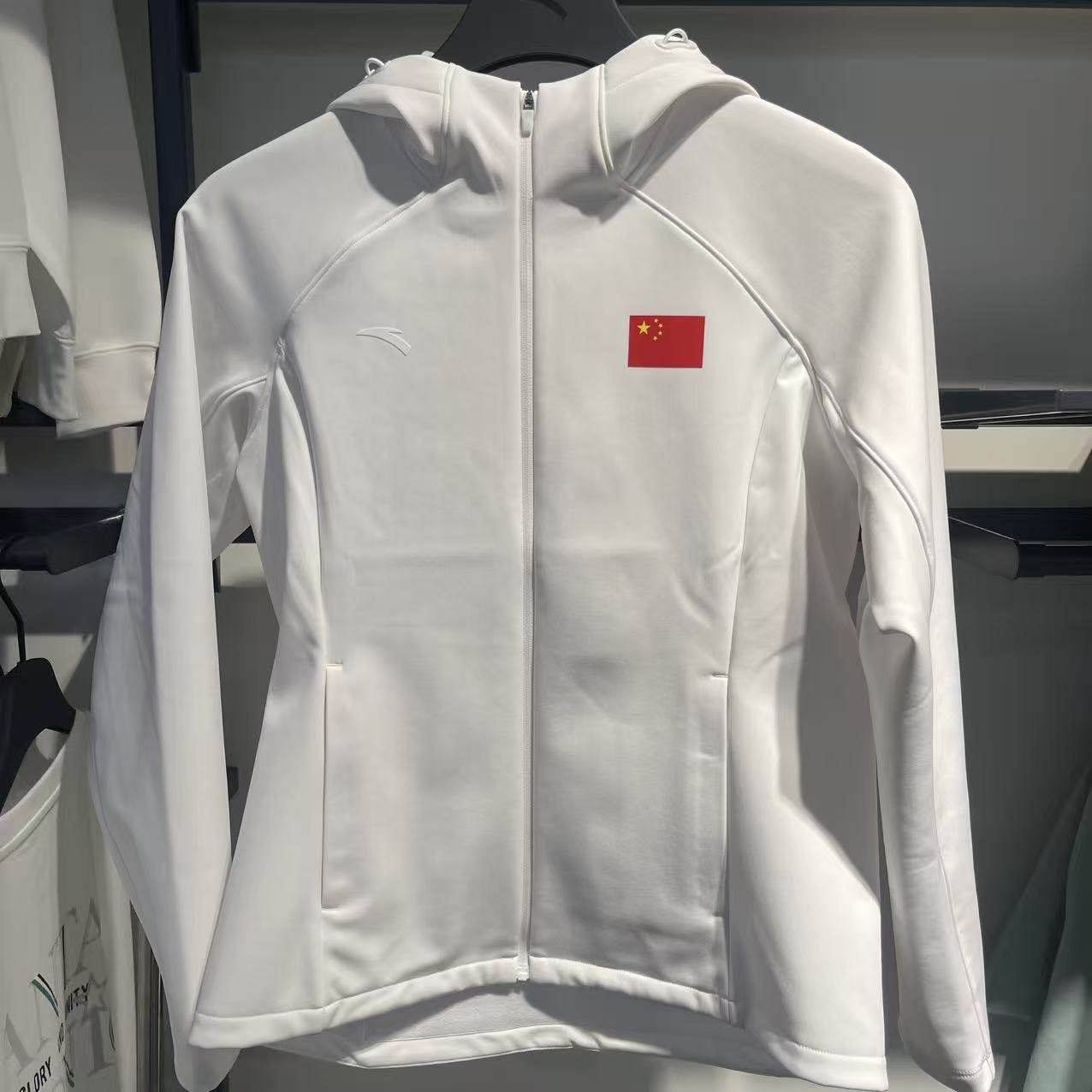 2025冬季新品女士国旗款加绒保暖连帽运动针织上衣162547613