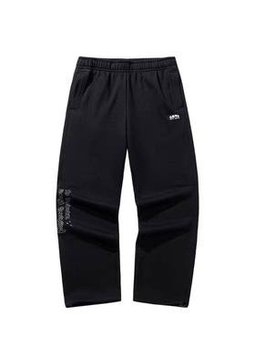 安踏休闲卫裤男士2026新款黑色美式宽松阔腿直筒长裤子152618304