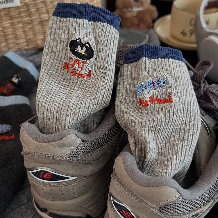 新款可爱灰色袜子女中筒袜外穿ins潮春秋季袜运动学生复古长袜
