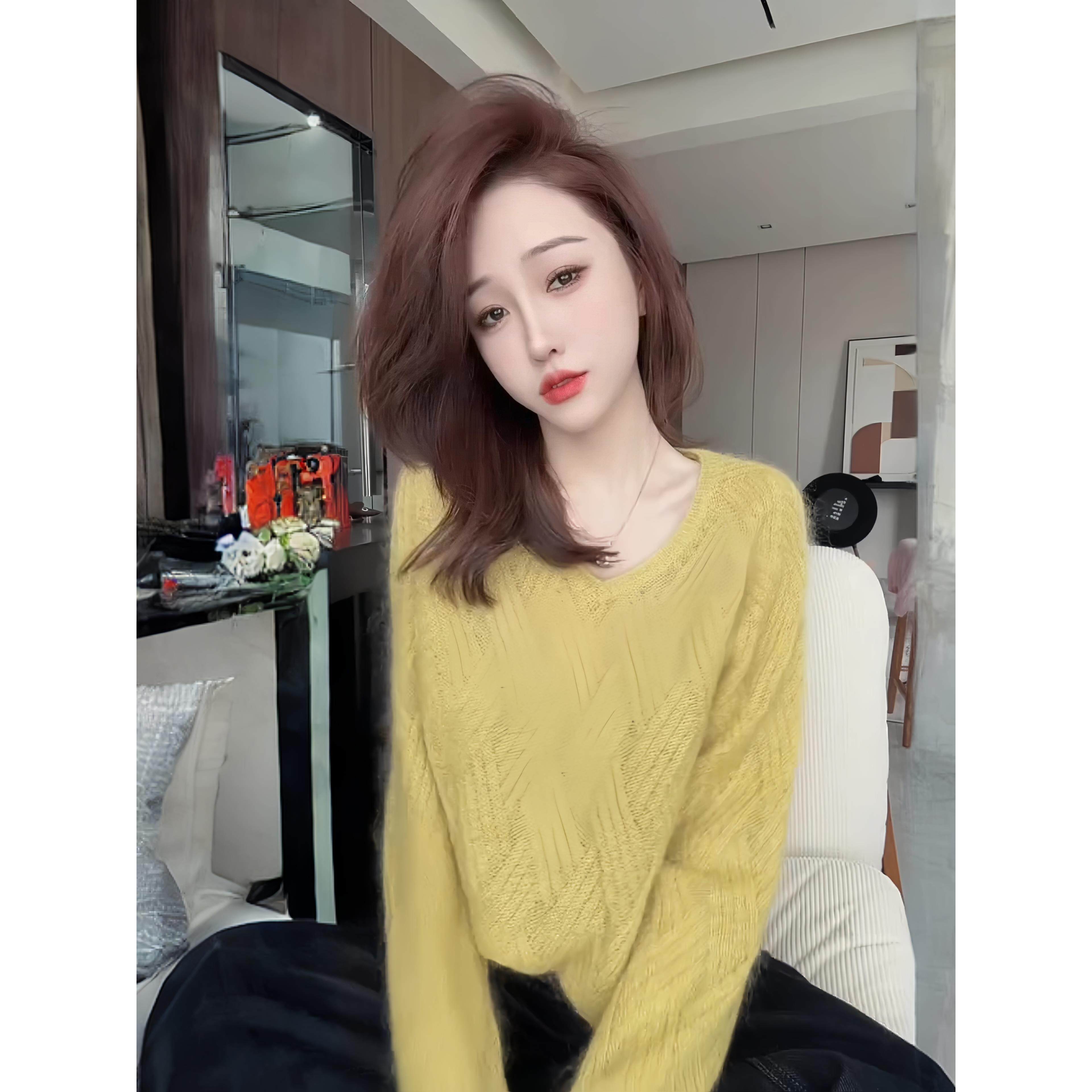 JOYIASS今年流行欧货高级感姜黄色菱格V领毛衣女秋冬2025新款宽松