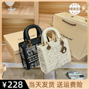 春天高级质感轻奢今年流行斜挎小包包 真皮戴妃包女手提包2025新款