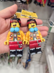 上海乐高乐园纪念品周边悟空小侠人仔龙小娇齐小天发光钥匙扣挂件