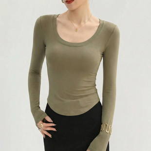 低领打底衫女2026新款u领内搭绿色独特漂亮修身显瘦轻奢高端上衣