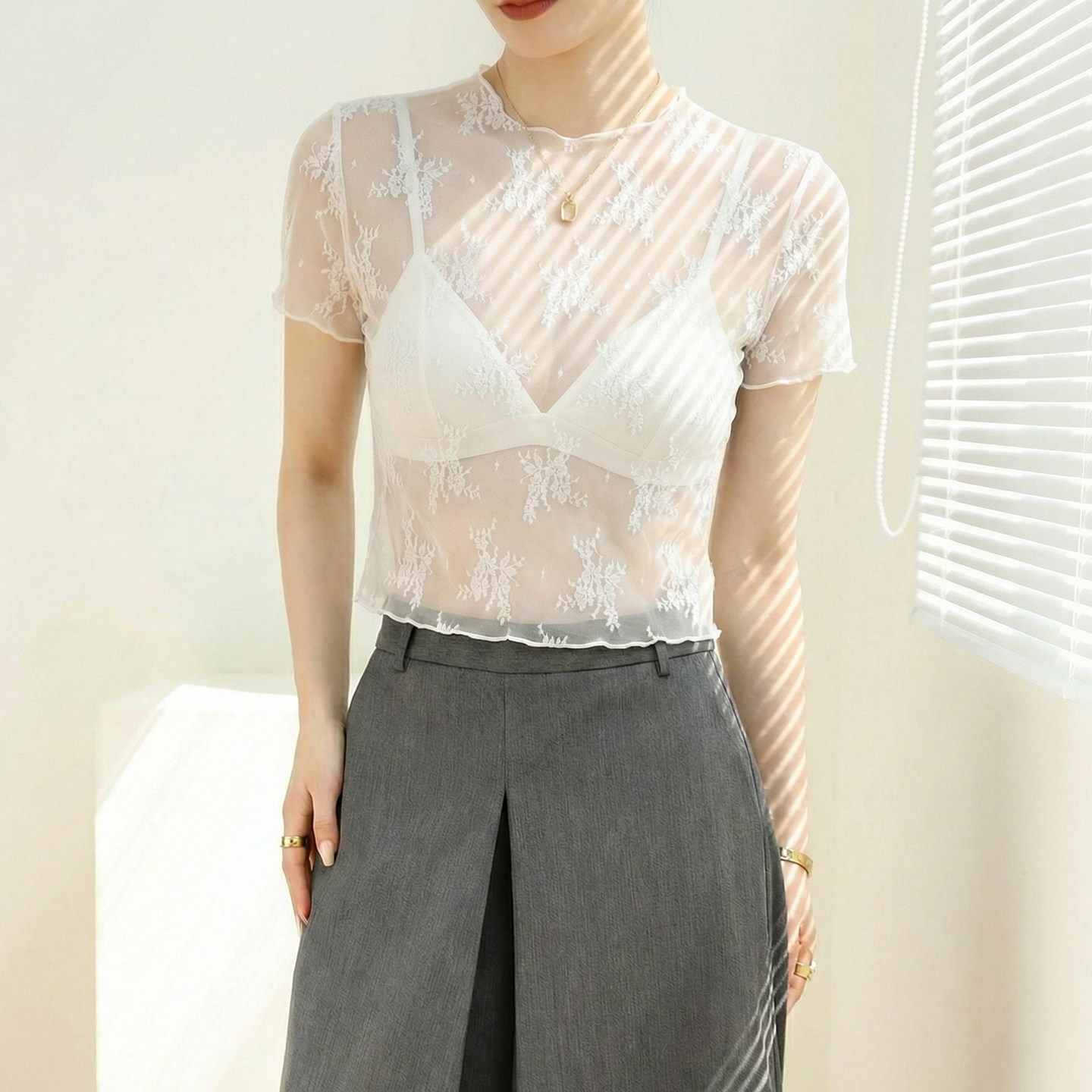 白色蕾丝短袖t恤女2026新款夏季超好看薄款微透网纱短款上衣罩衫