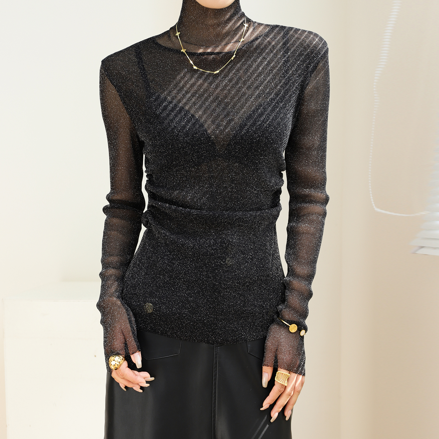 黑色高领蕾丝网纱打底衫女内搭