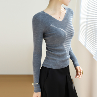 扬子纱羊毛针织打底衫女内搭灰色V领爆款高端超好看软糯修身上衣
