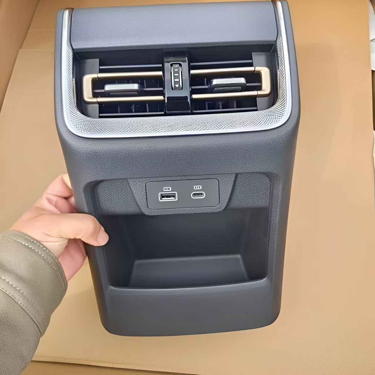 适配红旗H5扶手箱后风口h5后排座椅空调口面板盖充电接口盖吹风头