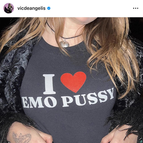 Maneskin贝斯手Victoria De Angelis衣服EMO PUSSY摇滚乐队t