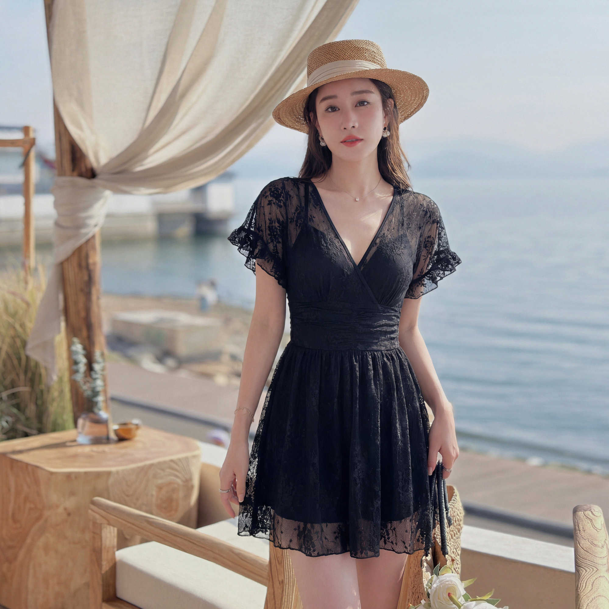 2026新款黑色泳衣女高级感蕾丝泡温泉连体裙式保守显瘦遮肉微胖