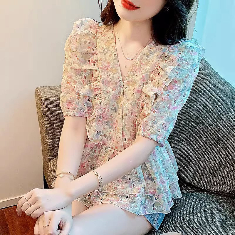 衬衫女夏款新款2025短袖雪纺上衣设计感洋气宽松薄款V领碎花上衣