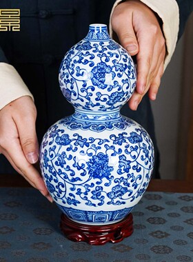 景德镇手绘青花瓷缠枝葫芦瓶