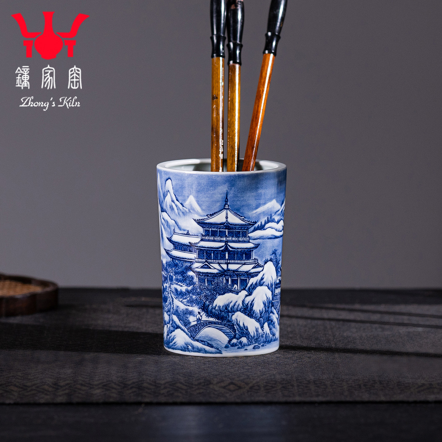 景德镇钟家窑手绘青花雪景笔筒