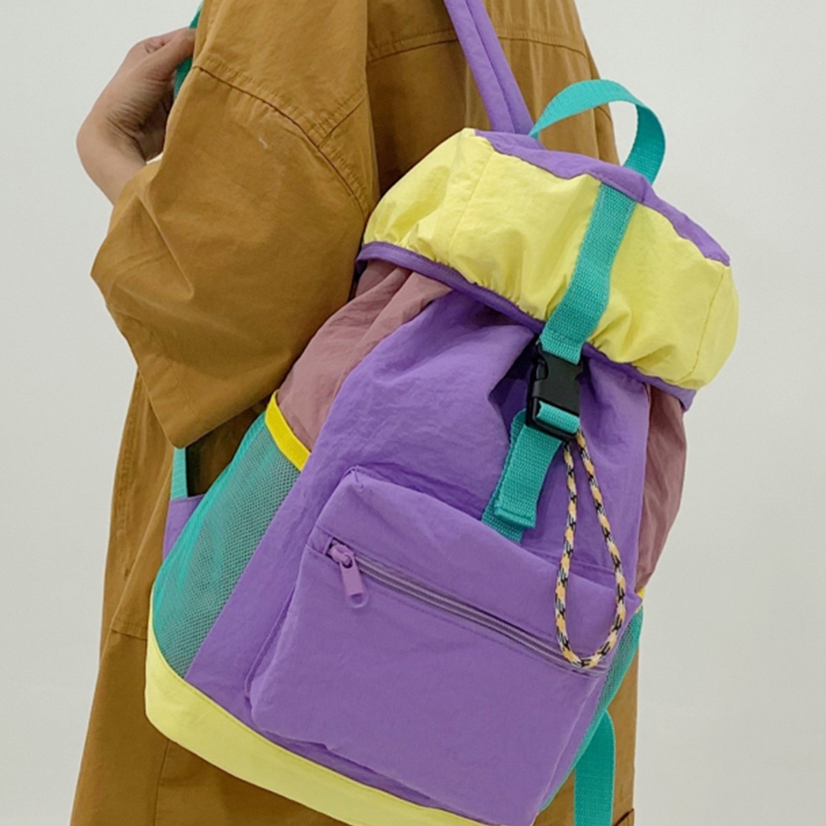 户外运动双肩包女新款骑行包旅游背包春游轻便多功能登山包爬山包