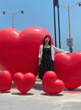 大型月亮爱心玻璃钢发光摆件商场网红拍照打卡雕塑房地产景区装饰