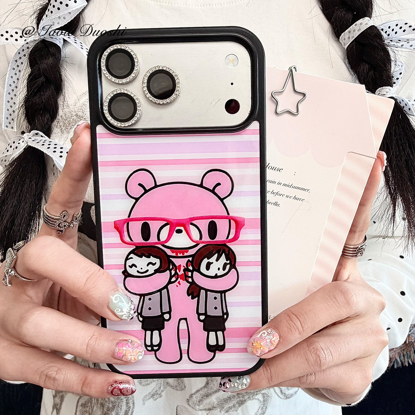 古早条纹少女暴力熊趣味小众复古适用iphone1716promax亚克力壳苹果15plus手机壳1716plus