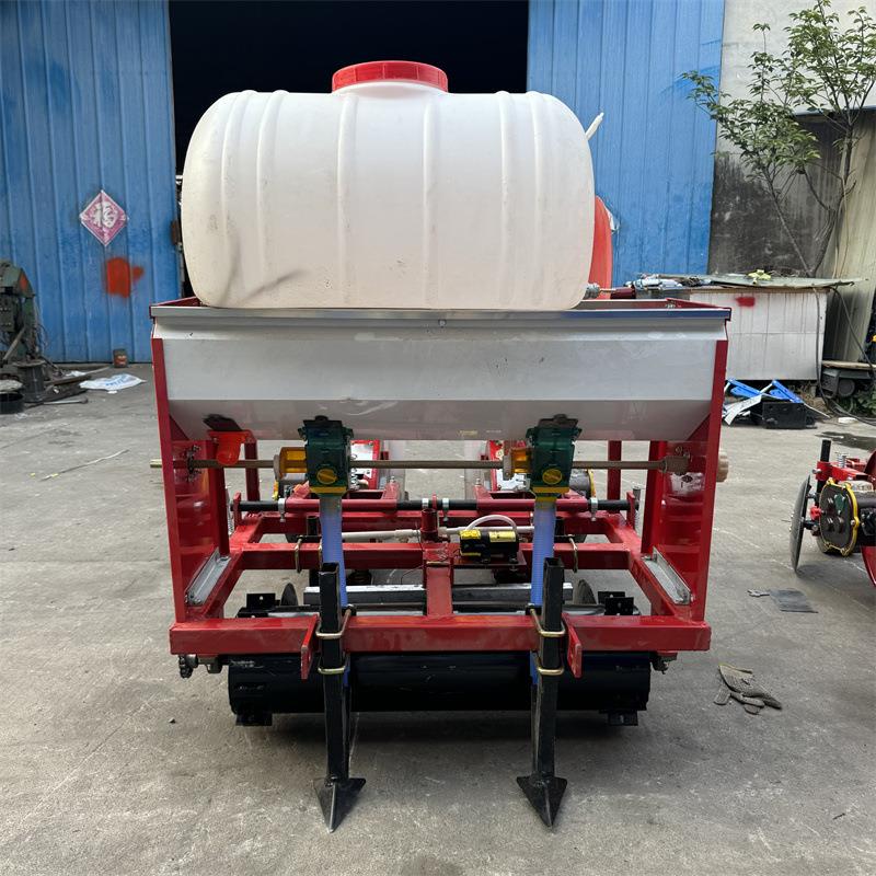 单垄双行豆玉米覆膜播种机 膜上滴灌油葵点播机 农用播种覆膜机